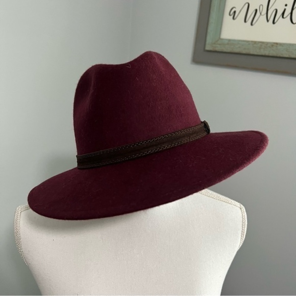 Gelso Bianco 100% Wool Hat. Merlot NWT